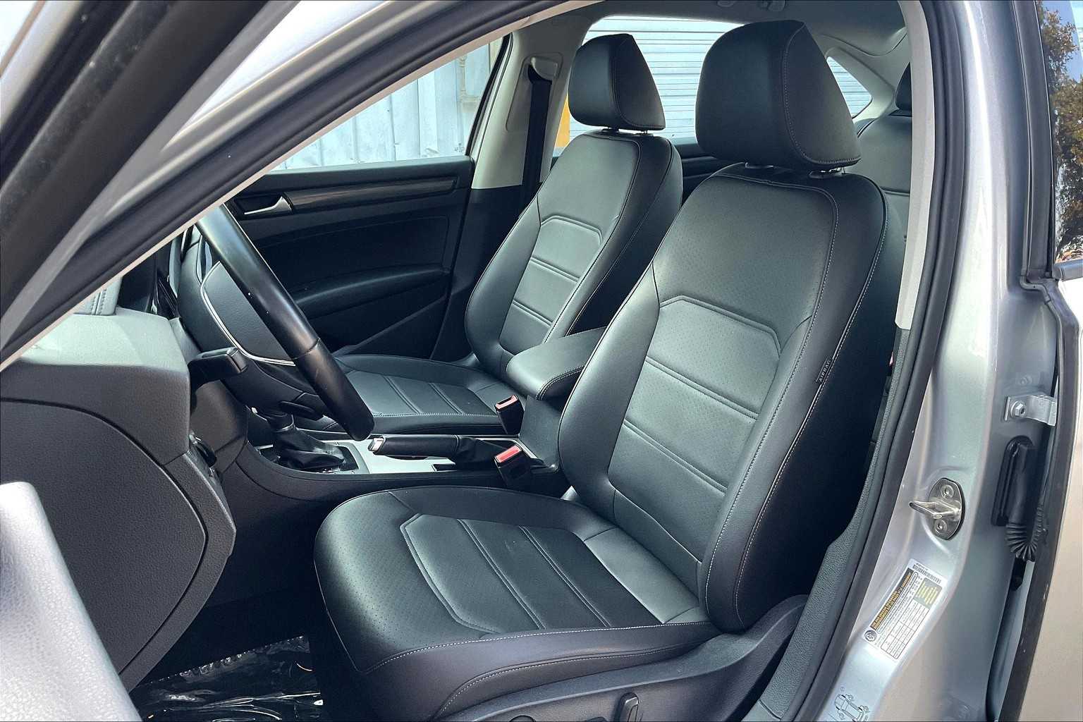 2020 Volkswagen Passat 2.0T R-Line photo 7