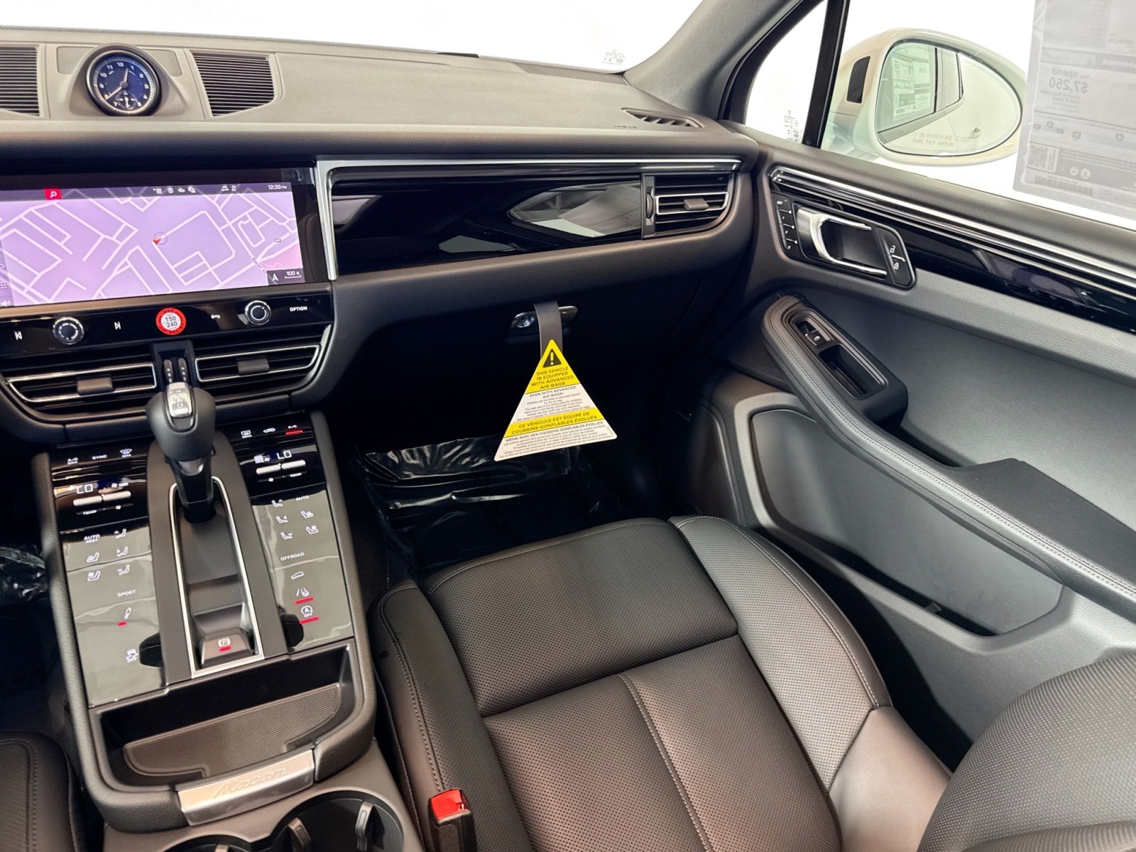 2025 Porsche Macan S photo 19