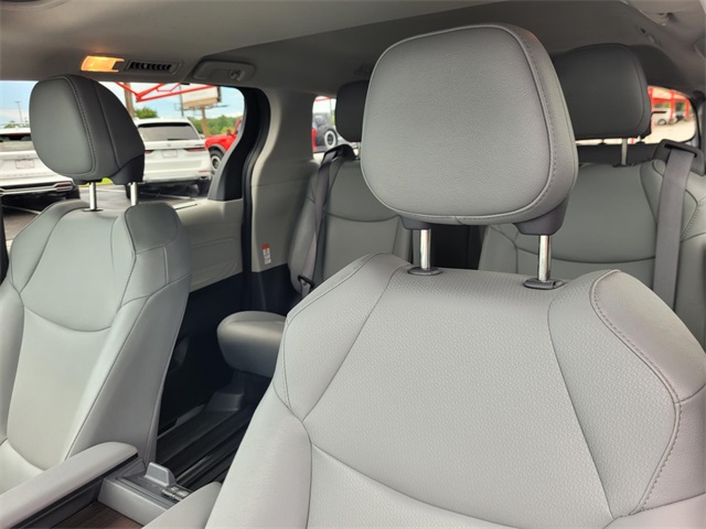 2024 Toyota Sienna XLE photo 25