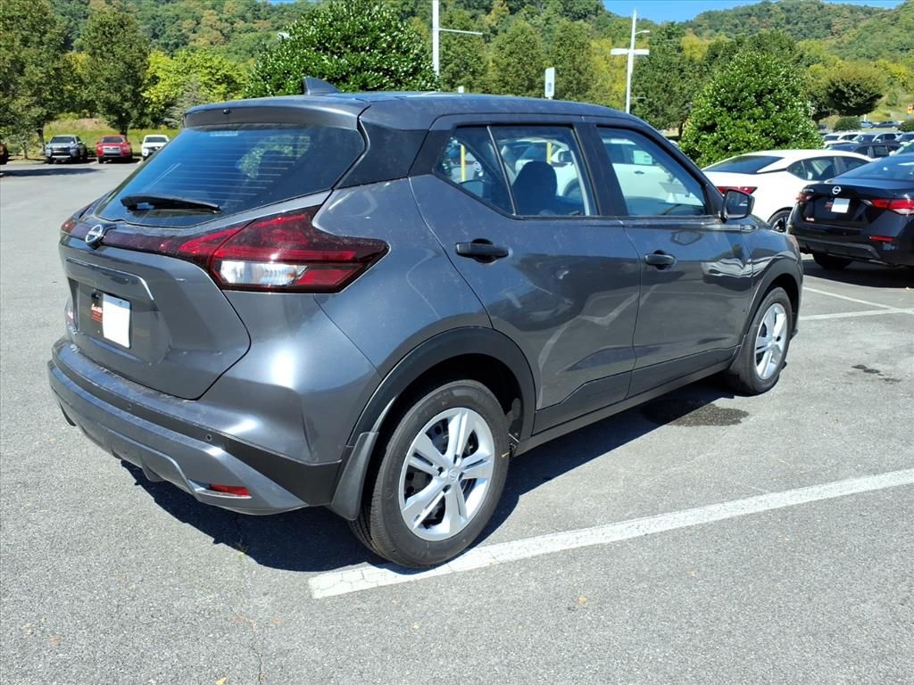 2025 Nissan Kicks Play S photo 2