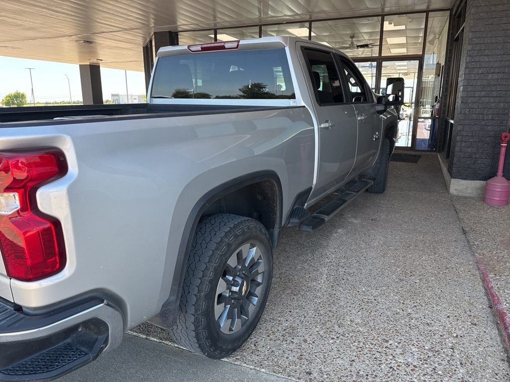 2023 Chevrolet Silverado 2500HD LT photo 4