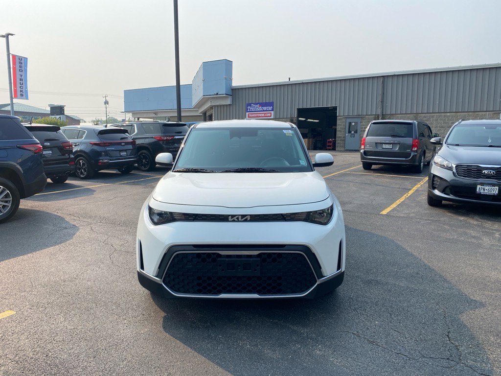 2023 Kia Soul LX photo 2