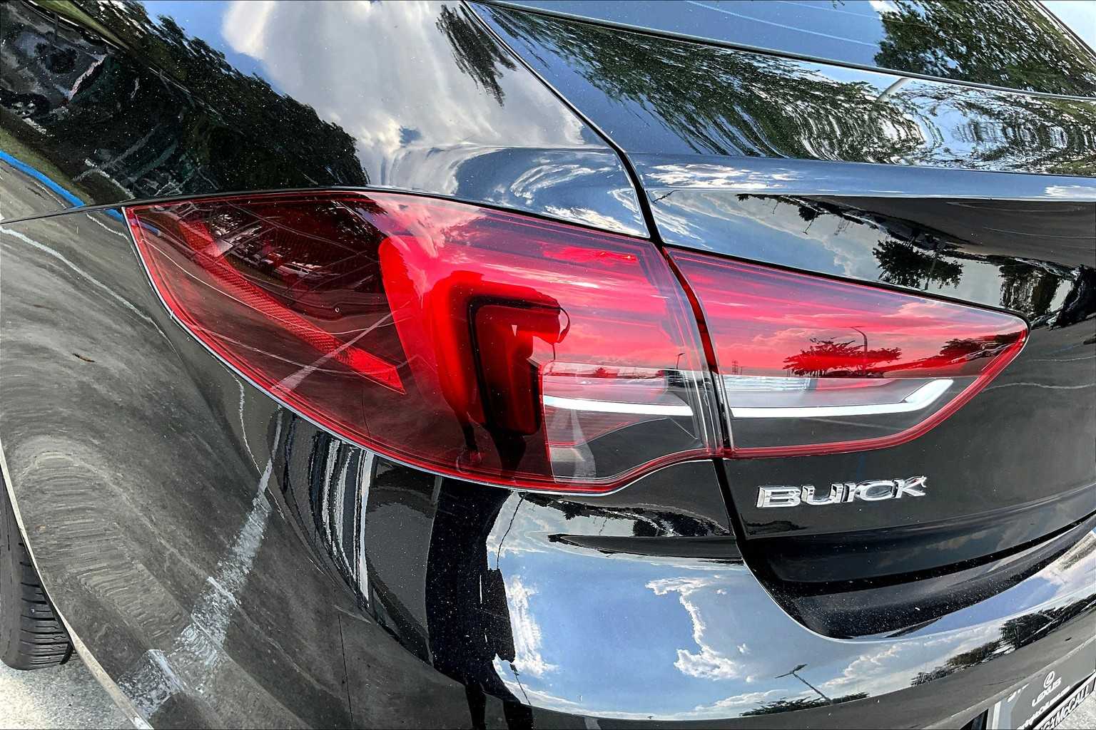 2018 Buick Regal Sportback Preferred II photo 25