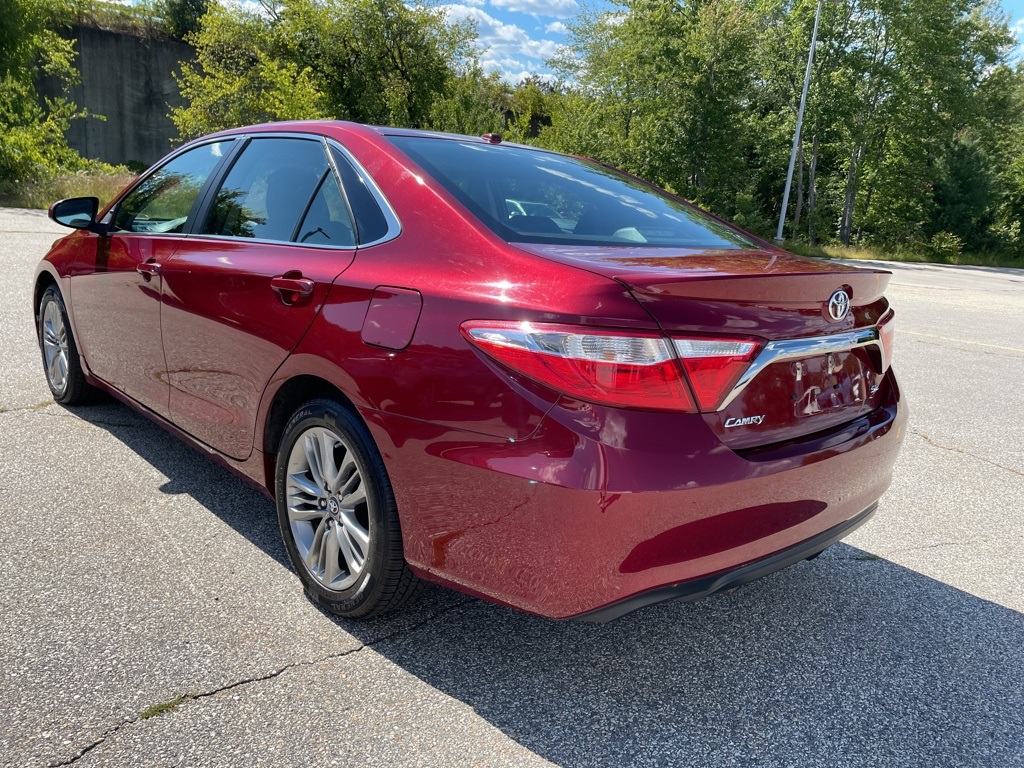 2017 Toyota Camry SE photo 3