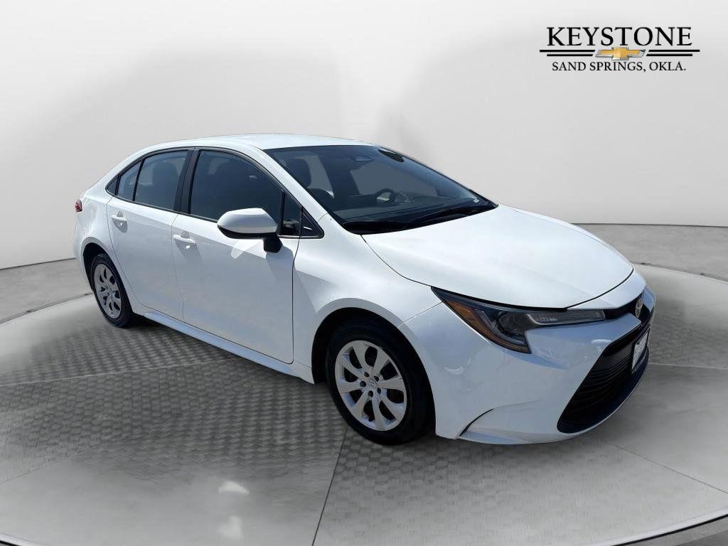 2024 Toyota Corolla LE's photo