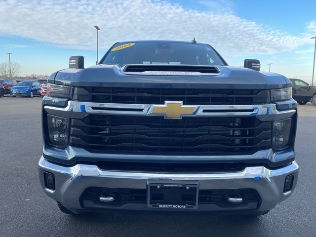 2024 Chevrolet Silverado 2500HD LT photo 3
