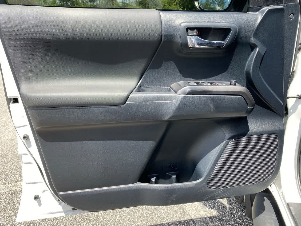 2019 Toyota Tacoma TRD Sport photo 12
