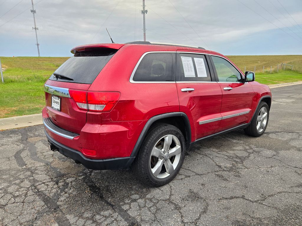 2011 Jeep Grand Cherokee Overland photo 3