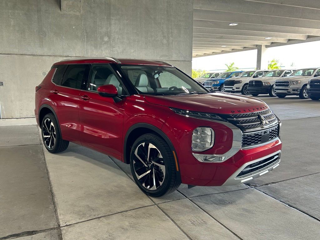 2024 Mitsubishi Outlander SEL photo 2