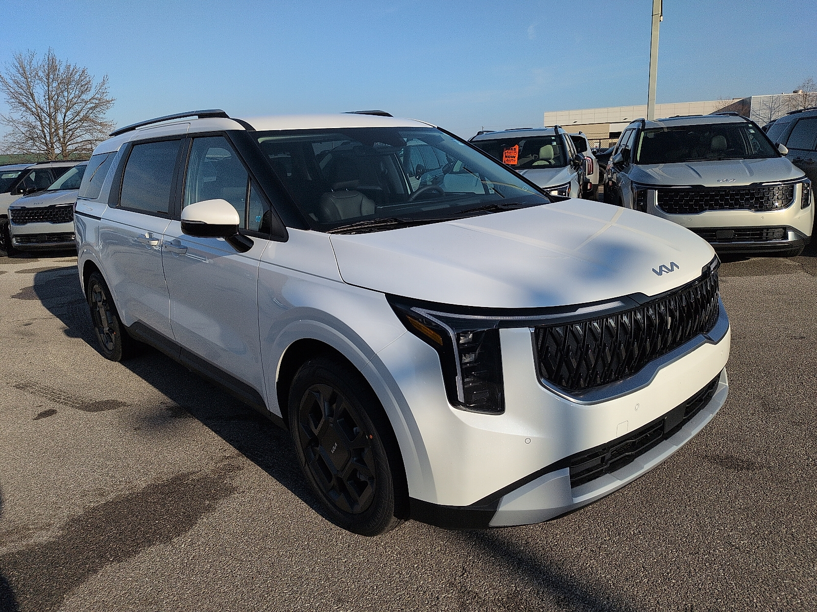 2026 Kia Carnival EX's photo