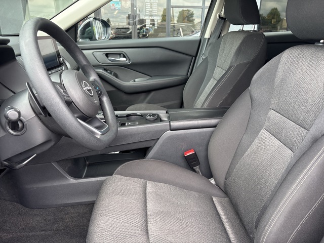 2024 Nissan Rogue SV photo 3
