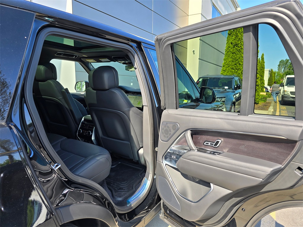 2025 Land Rover Range Rover SE photo 28