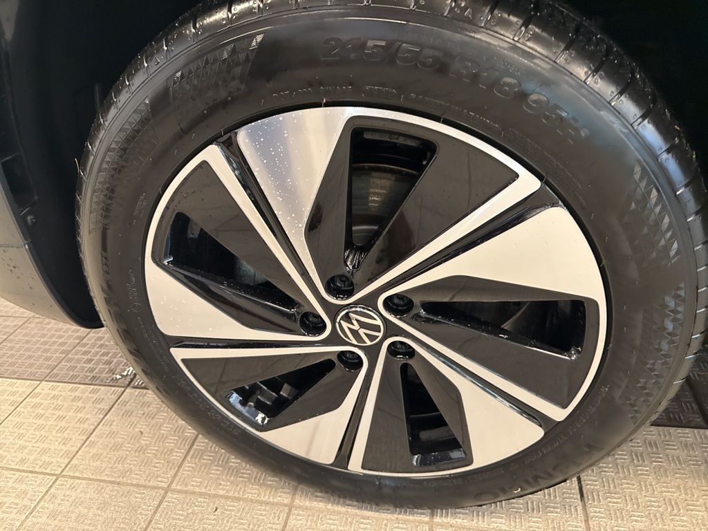 2024 Volkswagen Taos SE photo 3