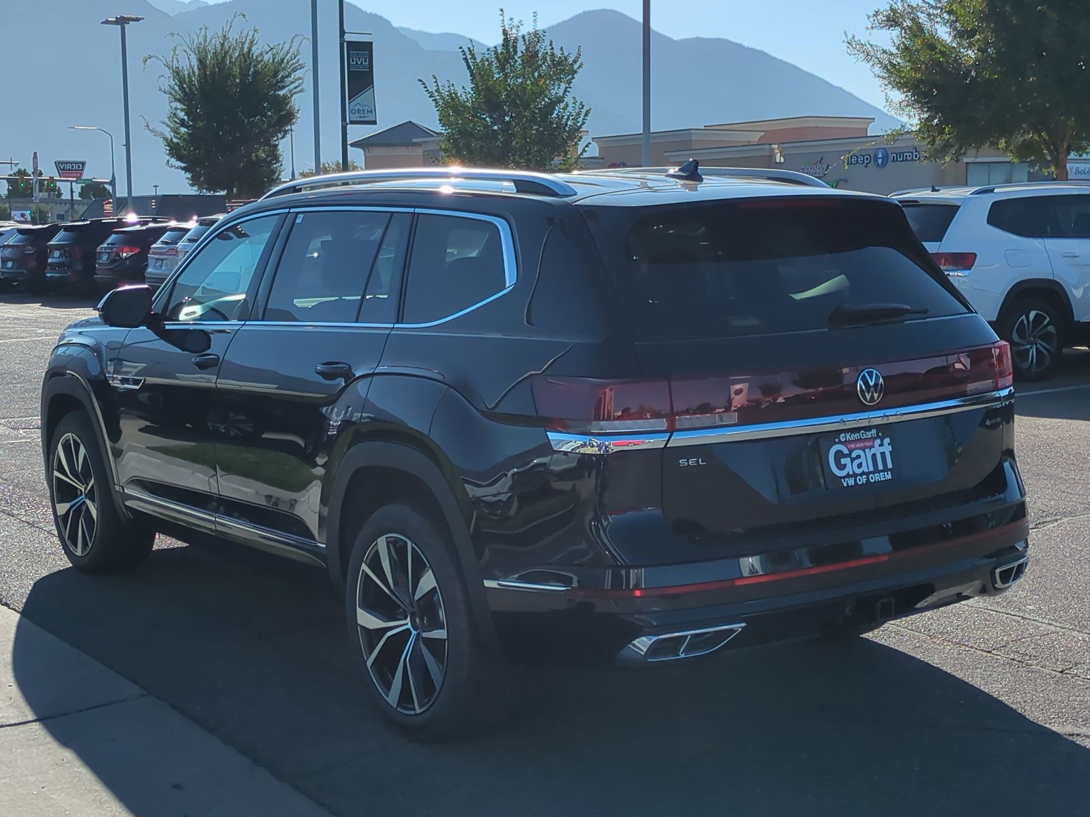 2026 Volkswagen Atlas SEL Premium R-Line photo 3