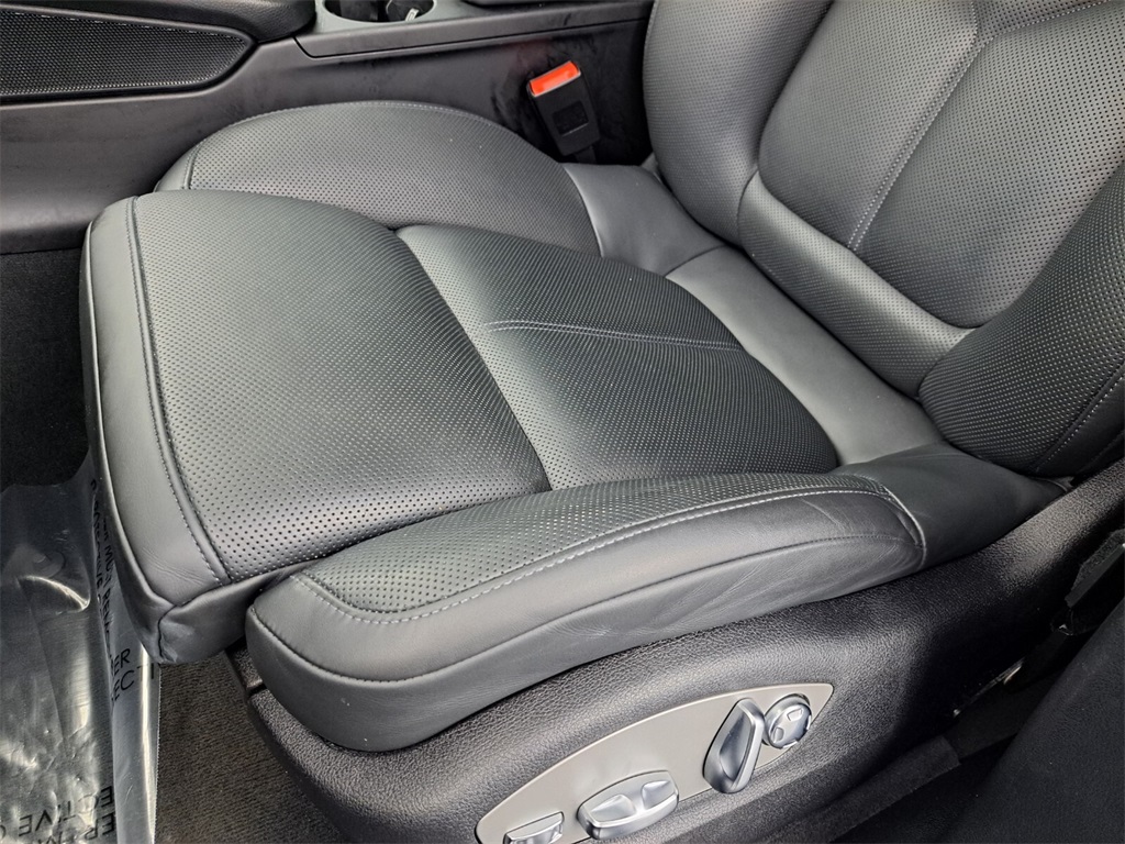 2022 Porsche Macan Base photo 22