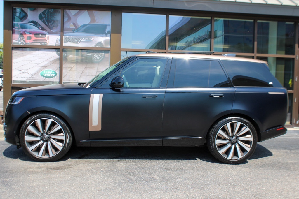 2024 Land Rover Range Rover SV photo 2