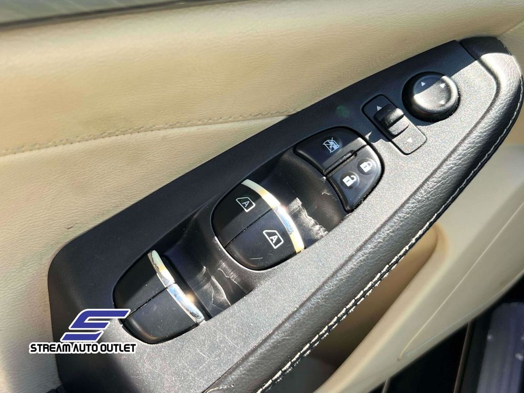 2017 Nissan Maxima SL photo 15