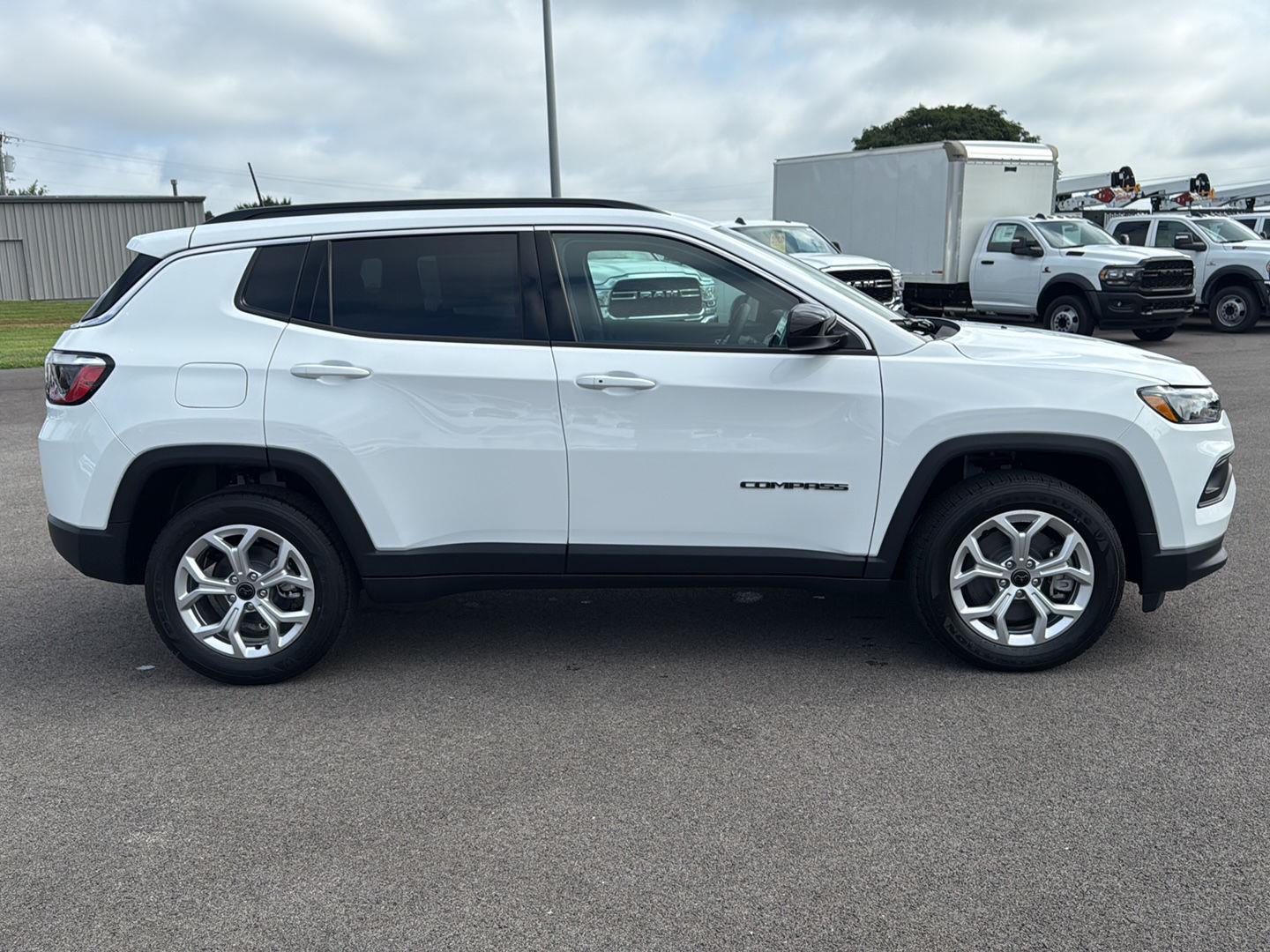 2025 Jeep Compass Latitude photo 4
