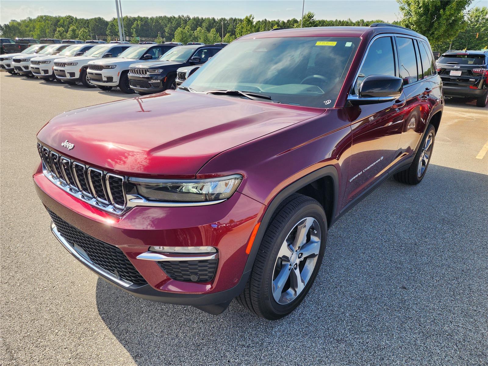 2025 Jeep Grand Cherokee Limited photo 2