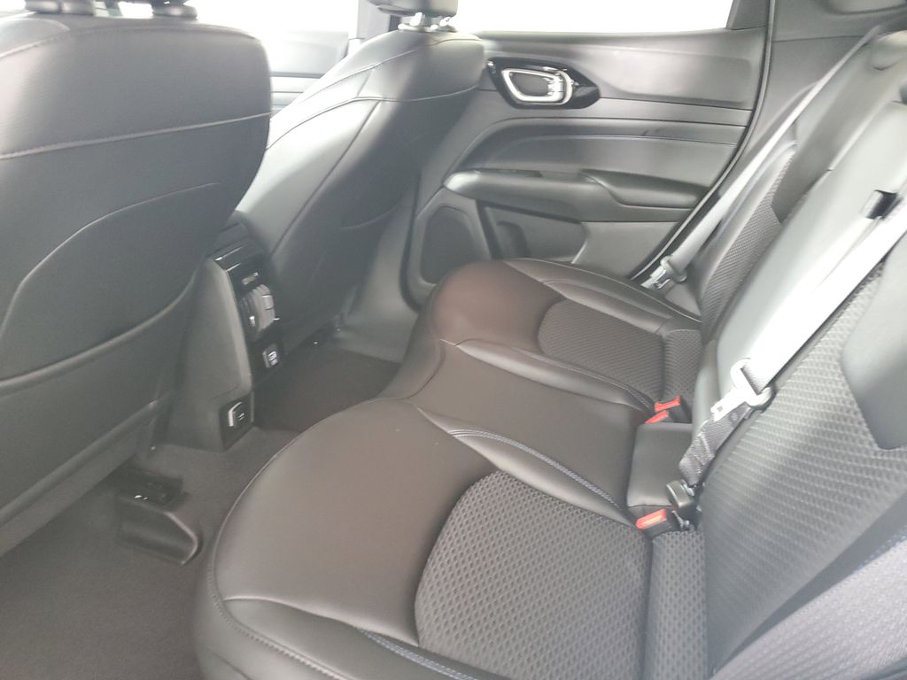 2025 Jeep Compass Latitude photo 10