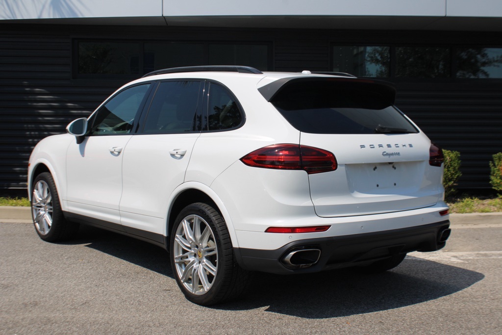 2017 Porsche Cayenne Platinum Edition photo 3