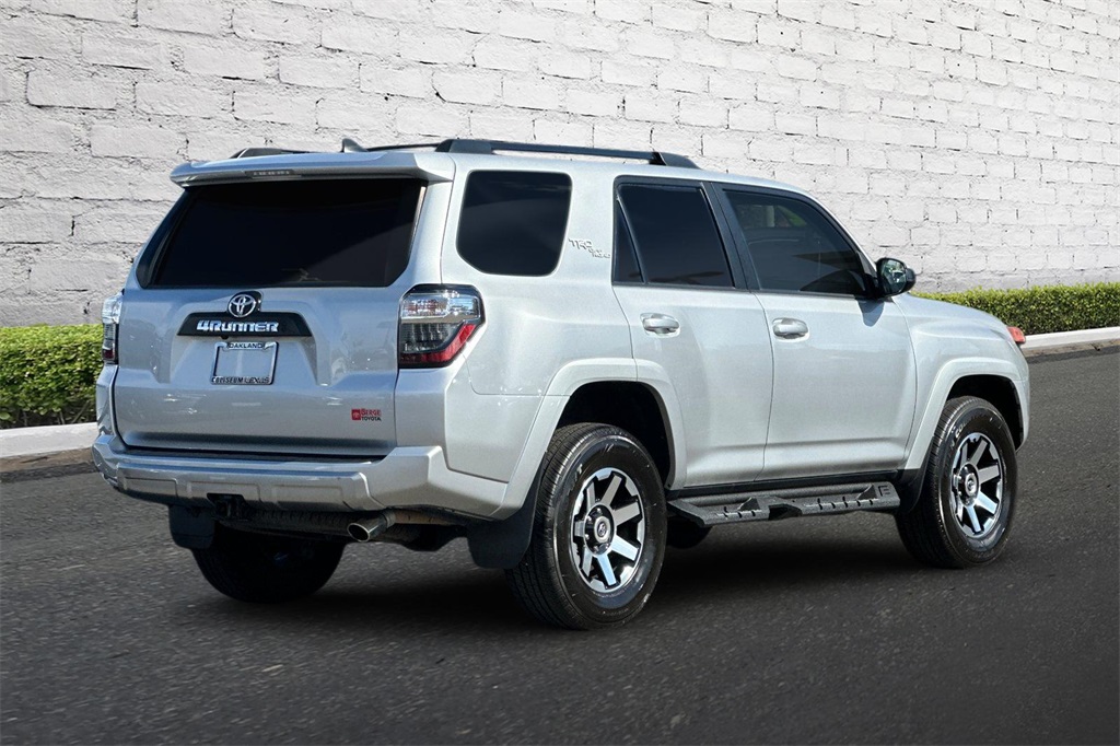 2022 Toyota 4Runner TRD Off-Road photo 2