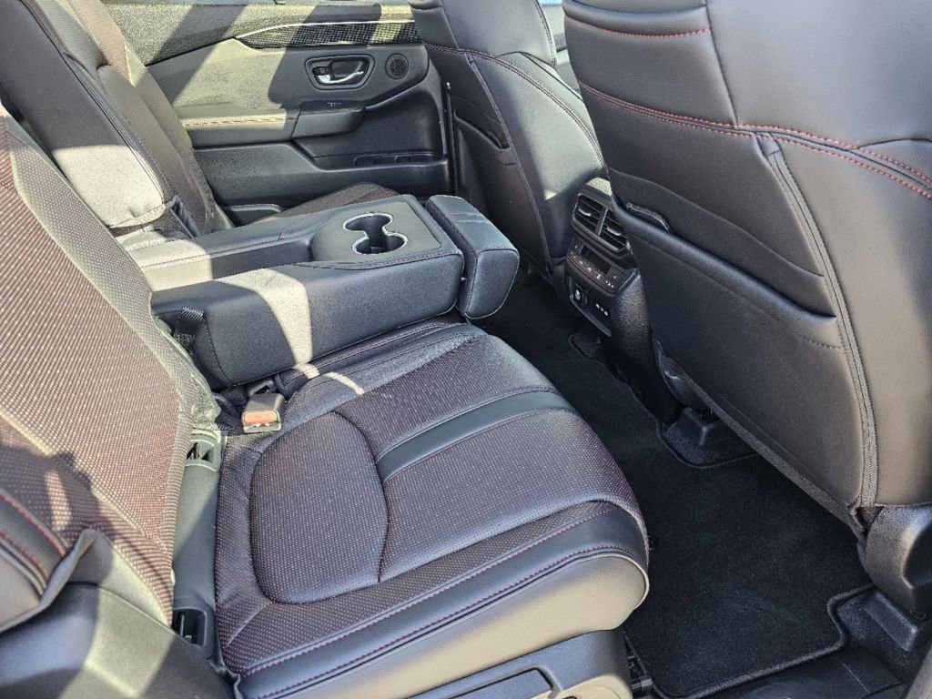 2025 Honda Pilot Black Edition photo 15