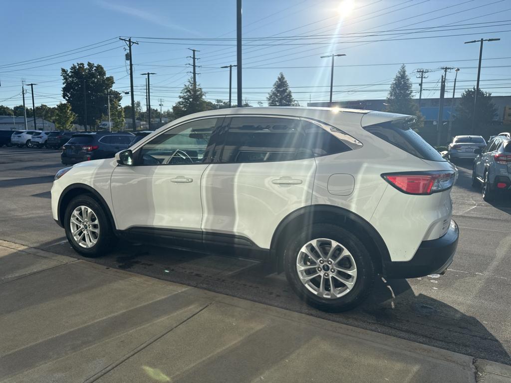 2020 Ford Escape SE photo 2