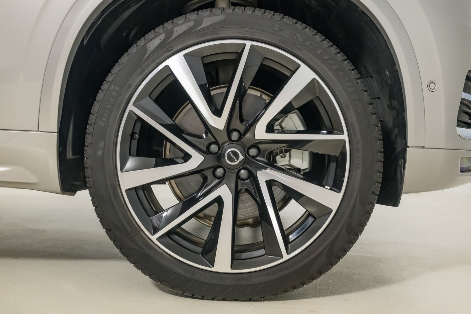 2024 Volvo XC90 B5 Plus photo 14