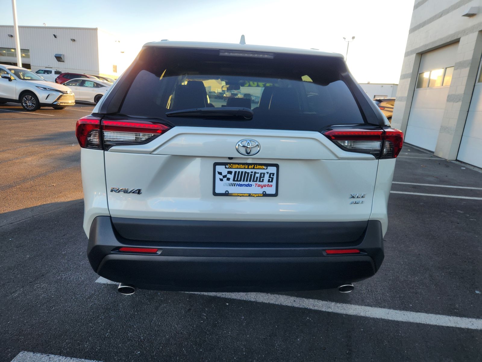 2021 Toyota RAV4 XLE Premium photo 3