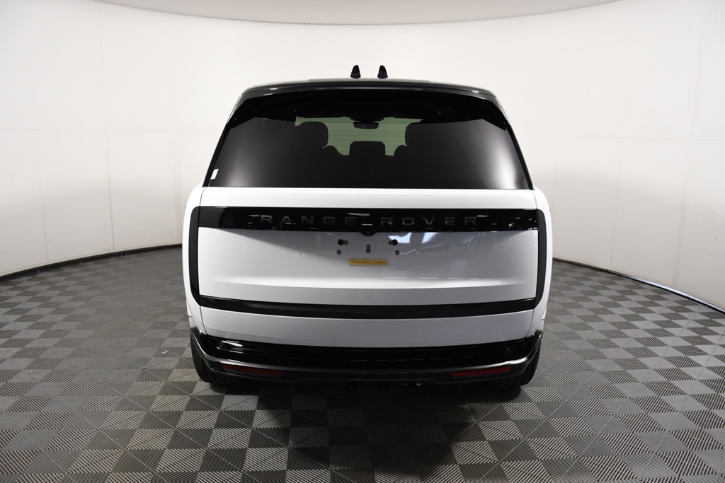 2025 Land Rover Range Rover SE photo 6