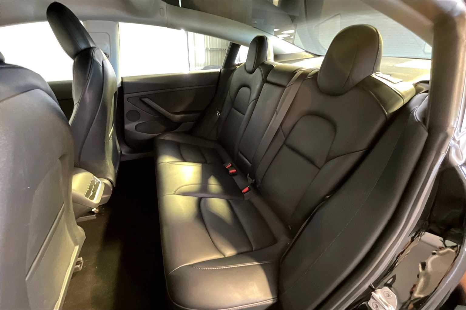 2021 Tesla Model 3 Standard Range Plus photo 18