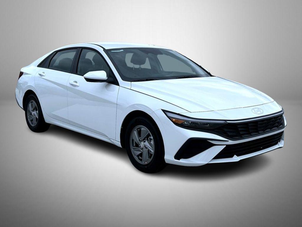 2025 Hyundai Elantra SE photo 3