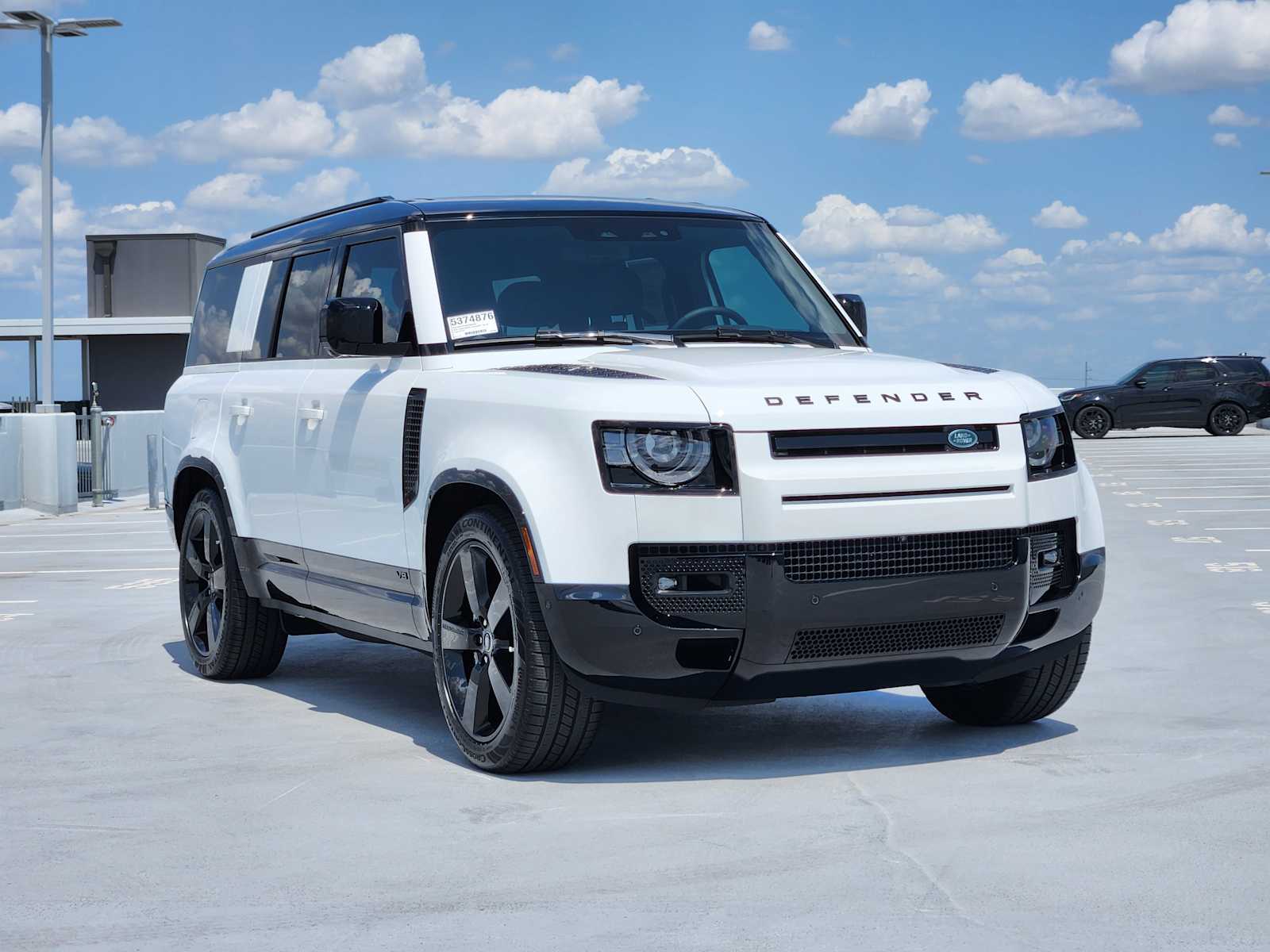 2025 Land Rover Defender 130 V8 photo 3