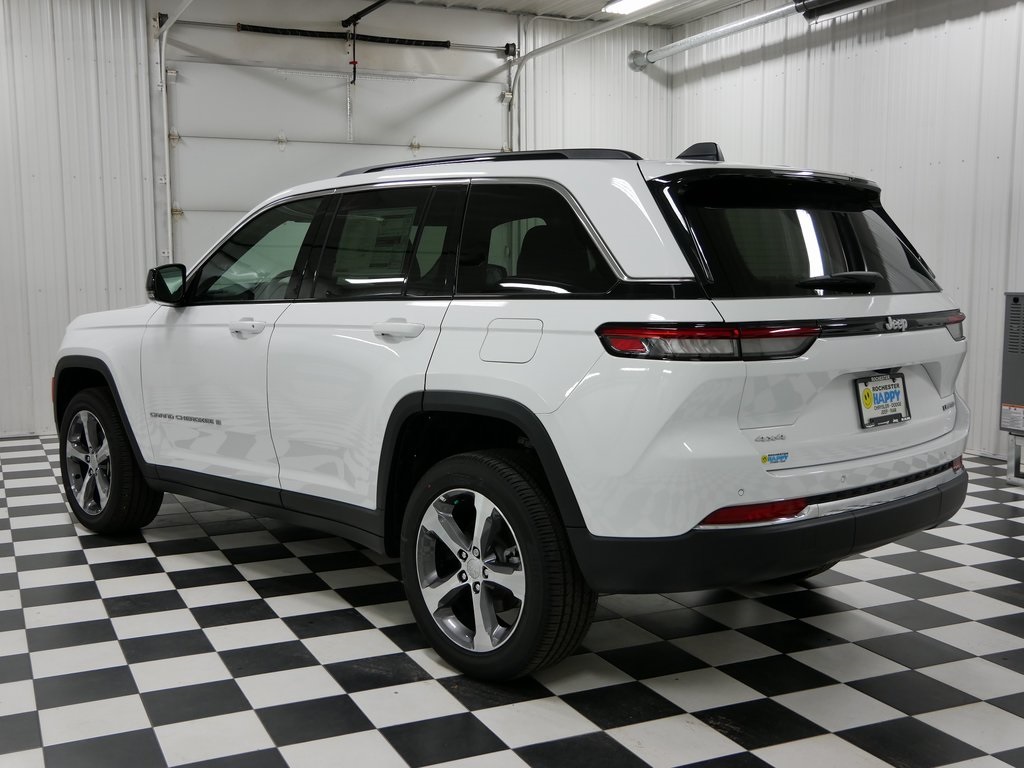 2024 Jeep Grand Cherokee Limited photo 3