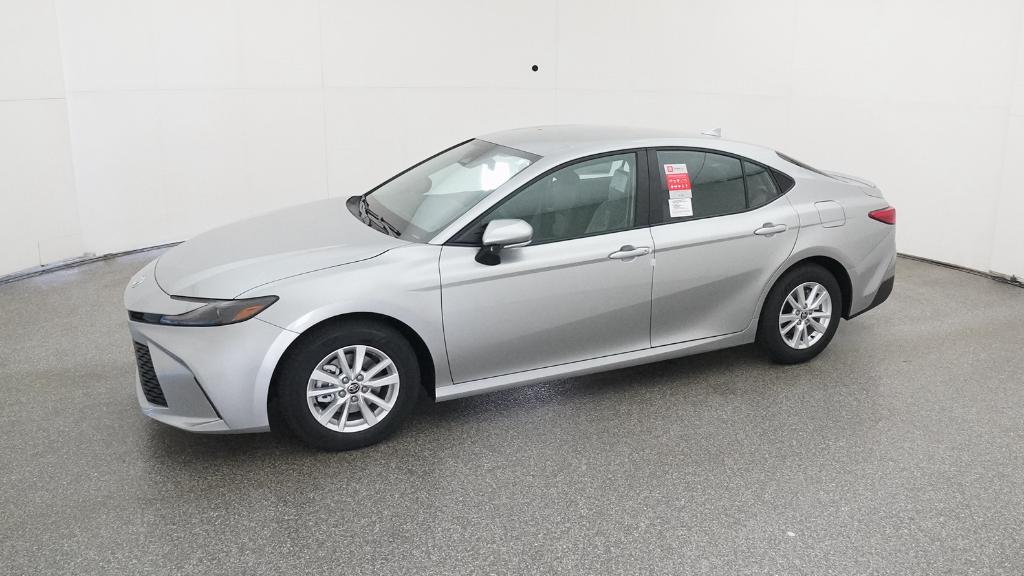 2025 Toyota Camry LE photo 5