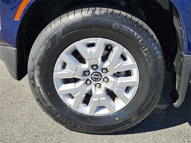 2022 Nissan Frontier Crew Cab photo 9