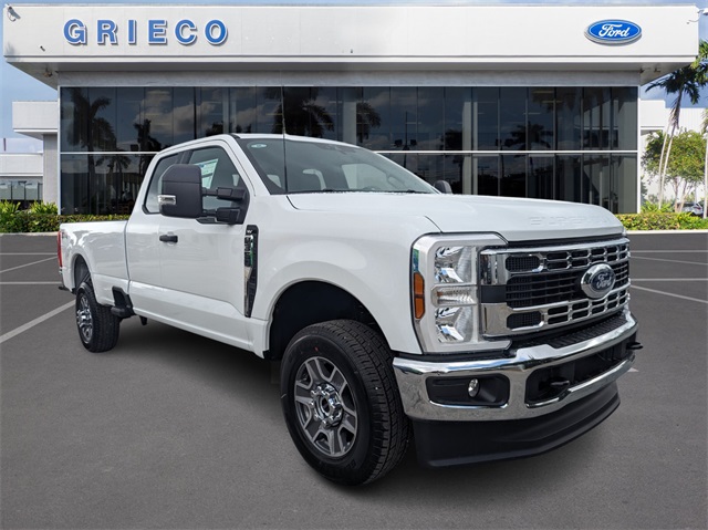 2025 Ford F-350 Super Duty XLT's photo