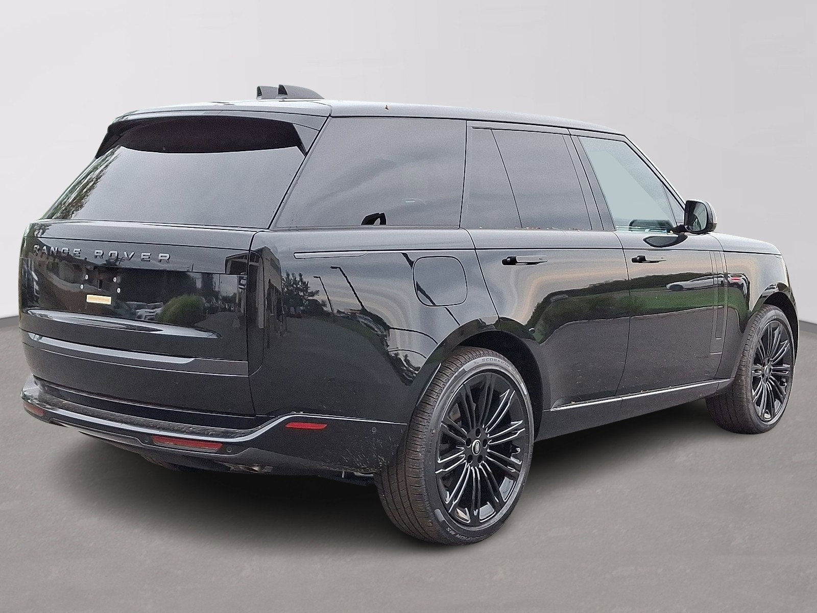 2025 Land Rover Range Rover SE photo 3
