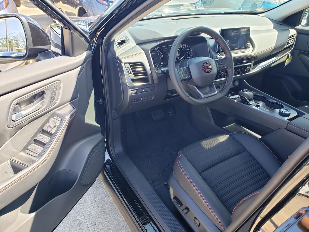 2026 Nissan Rogue SV photo 7