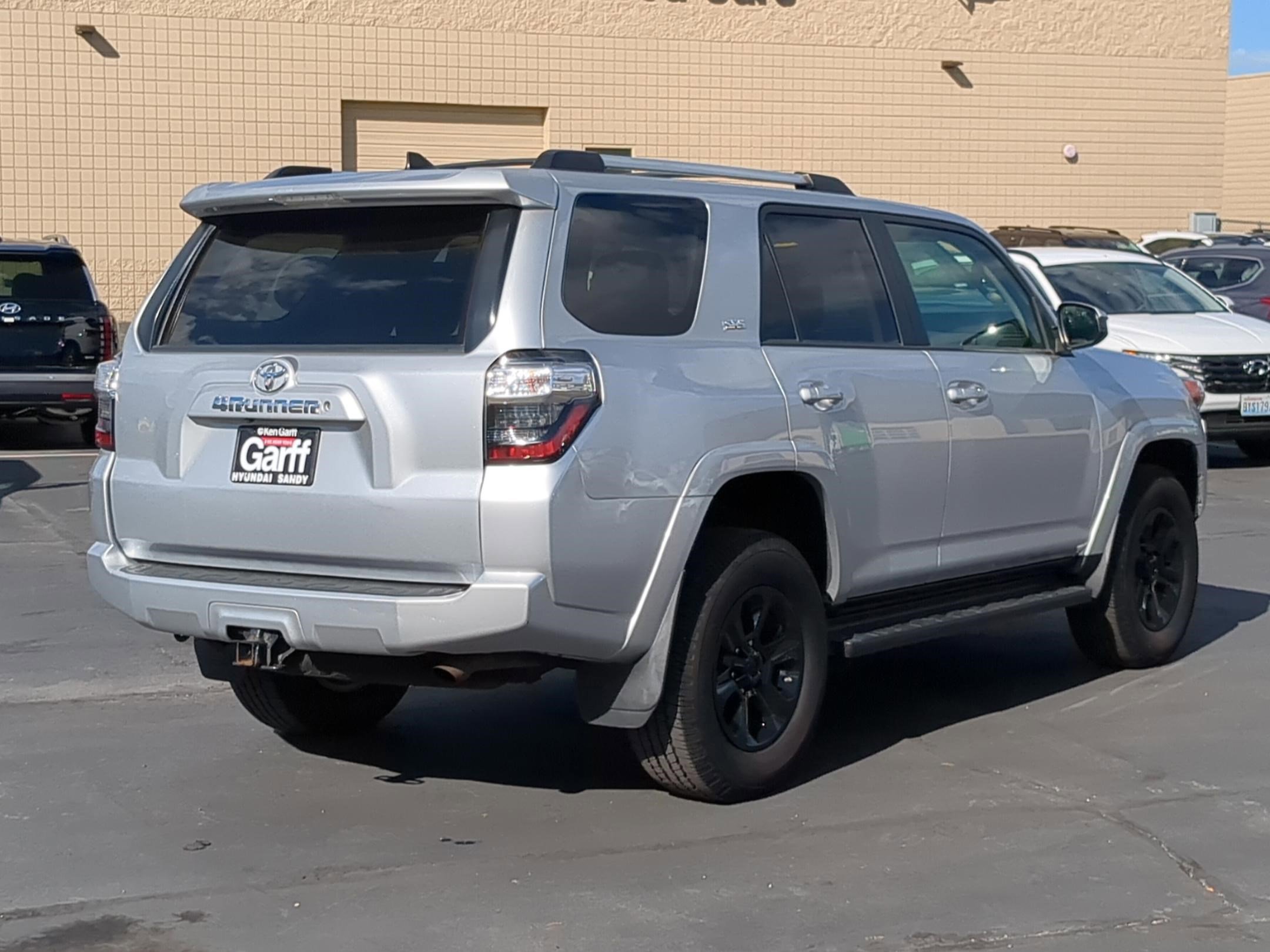 2019 Toyota 4Runner SR5 photo 2