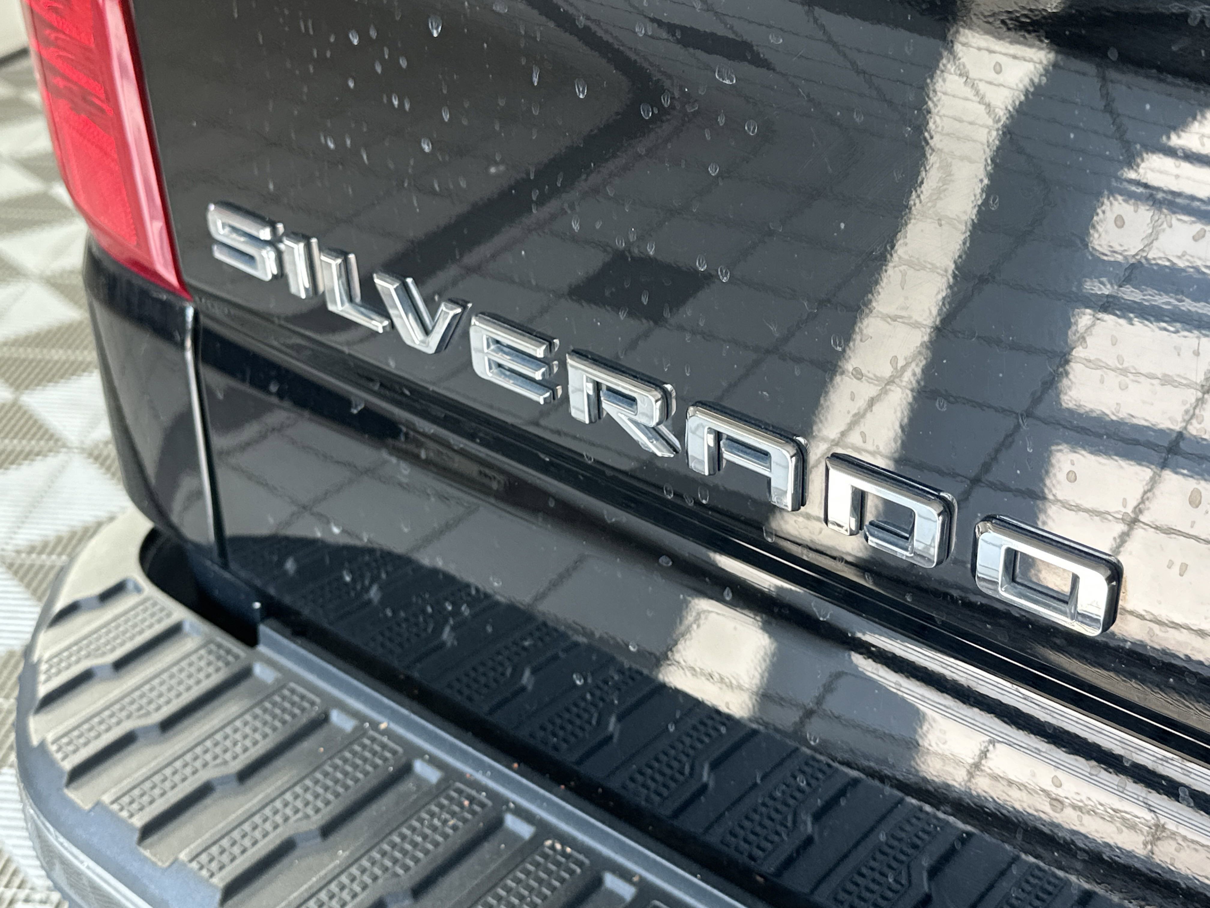 2022 Chevrolet Silverado 1500 LT photo 4