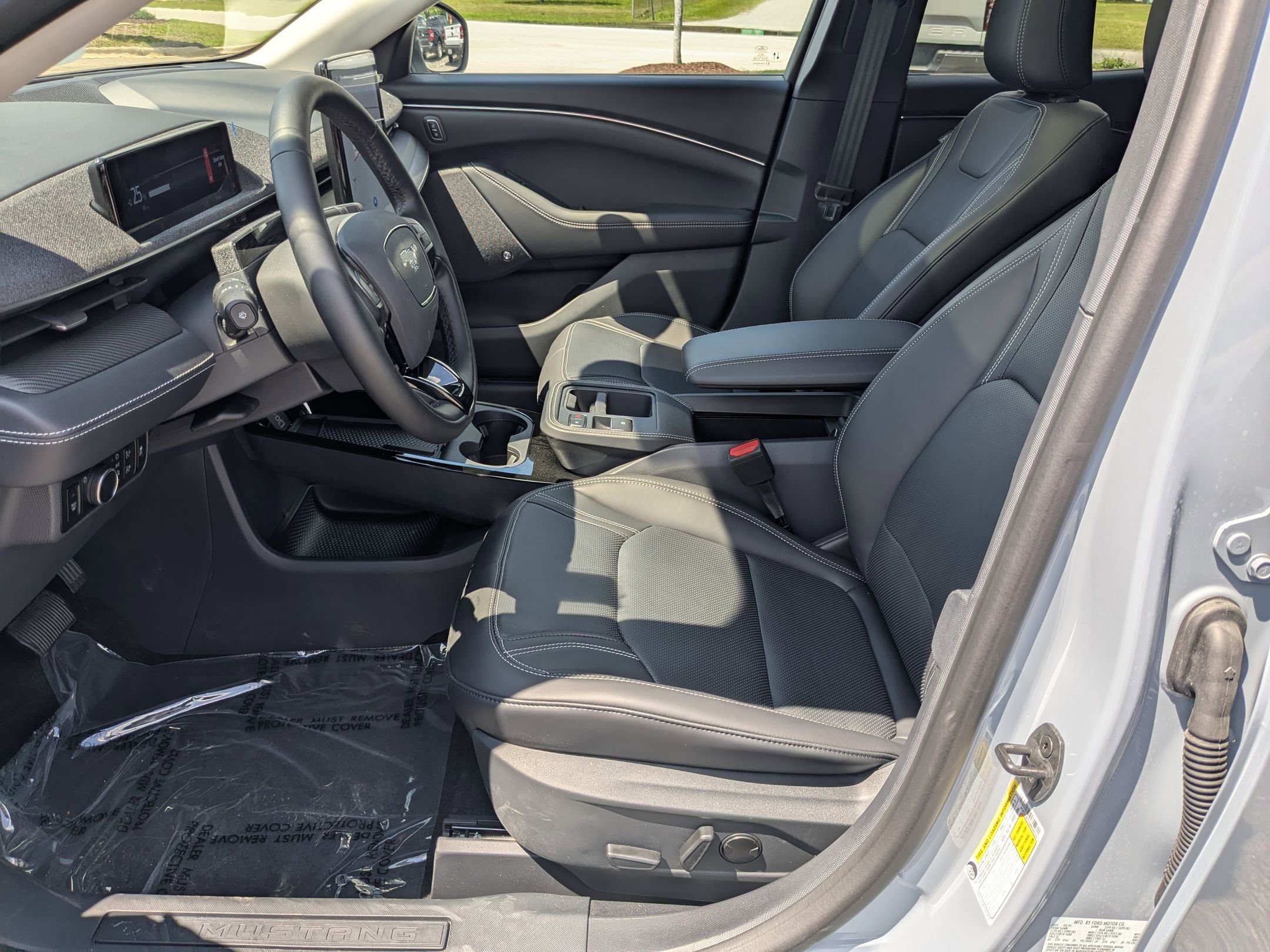 2025 Ford Mustang Mach-E Premium photo 12