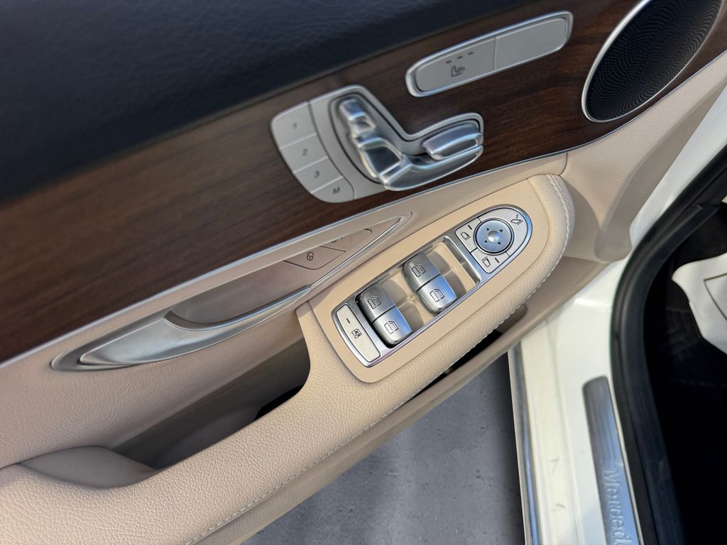 2021 Mercedes Benz C 300 photo 12