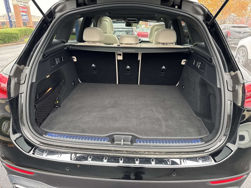 2025 Mercedes Benz GLC 300 4MATIC photo 3