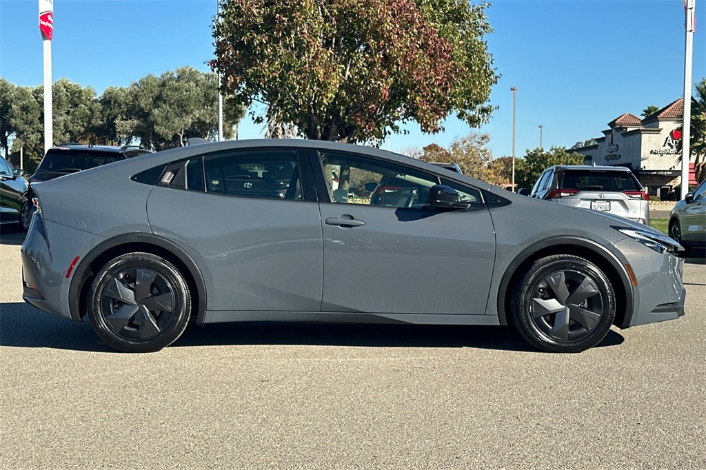 2024 Toyota Prius LE photo 3