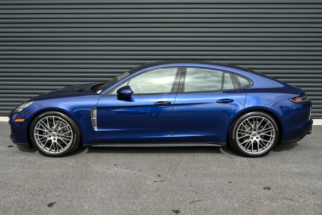 2023 Porsche Panamera 4 Platinum photo 2