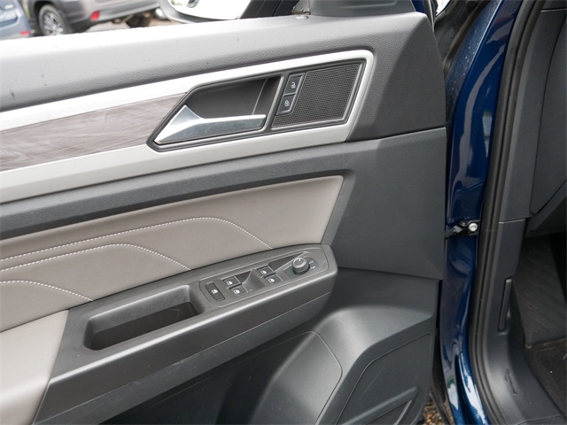 2022 Volkswagen Atlas Cross Sport V6 SE Technology photo 16