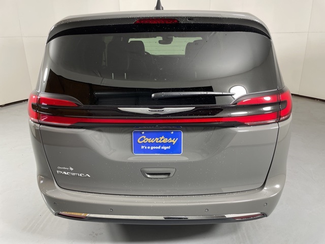 2025 Chrysler Pacifica photo 7