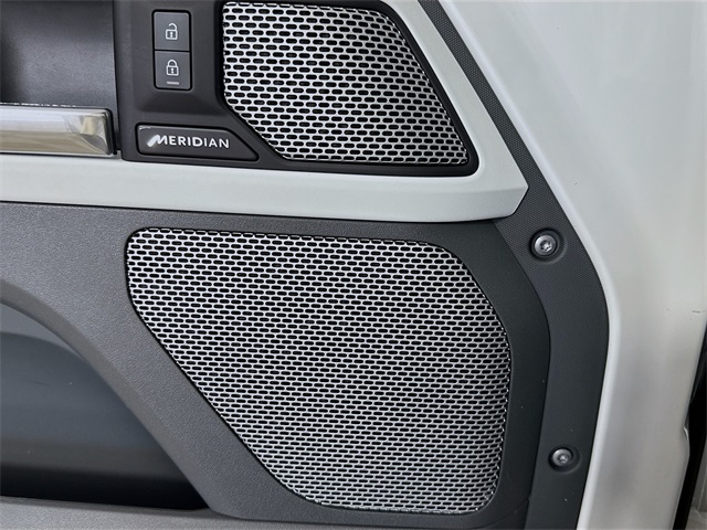 2023 Land Rover Defender 130 First Edition photo 18